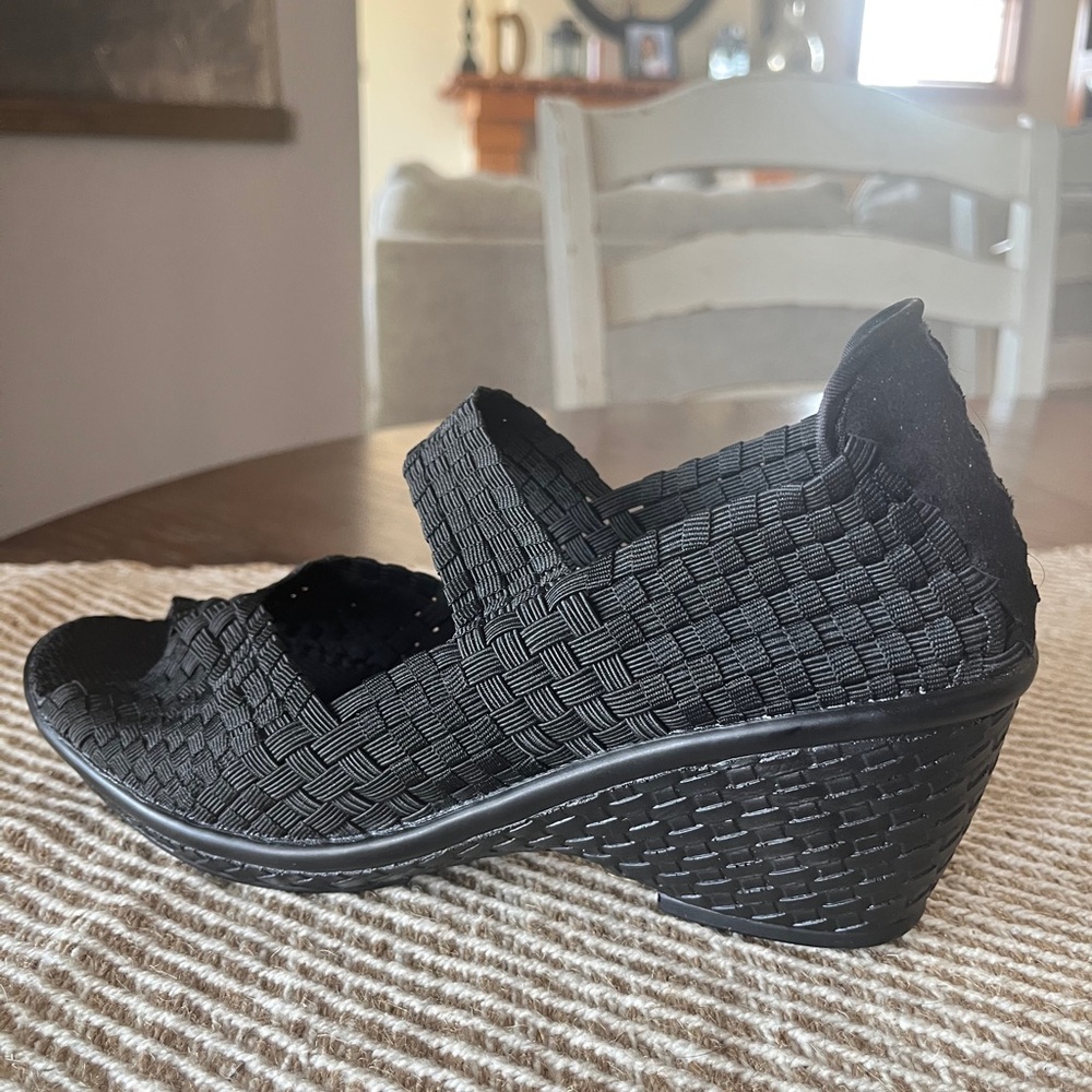 bernie mev. Black Woven Wedges